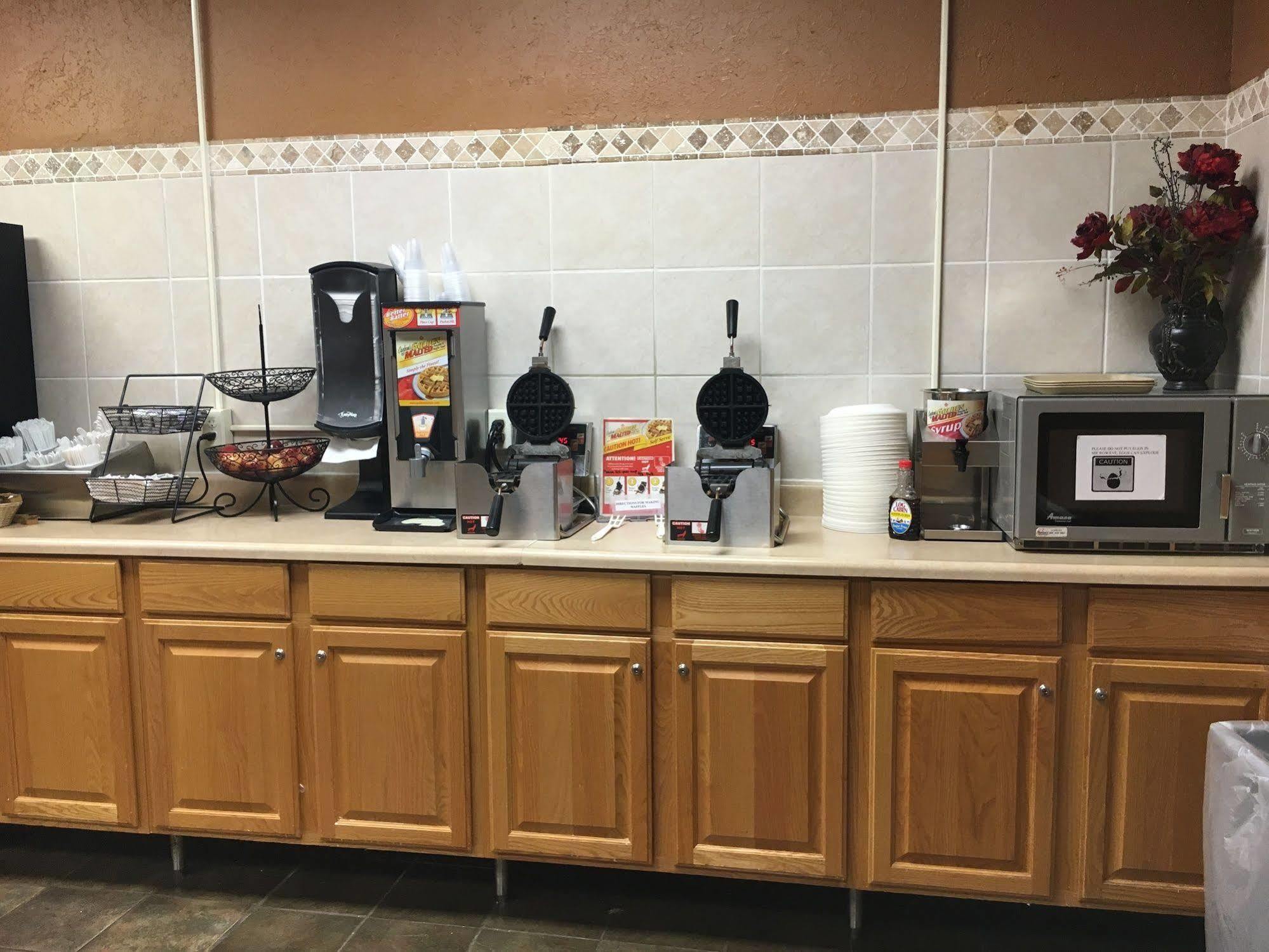 Med City Inn & Suites Rochester Mayo Clinic Area מראה חיצוני תמונה