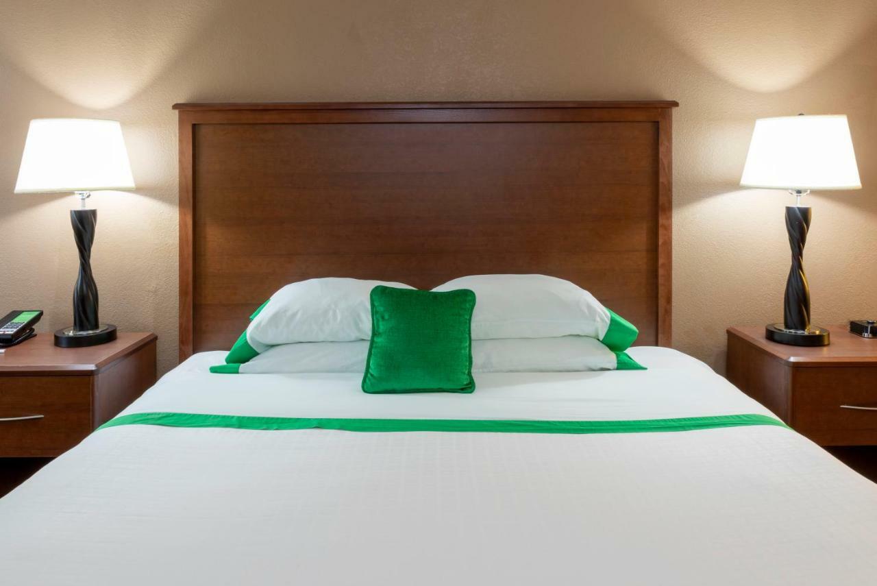 Med City Inn & Suites Rochester Mayo Clinic Area מראה חיצוני תמונה